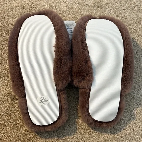 Slippers - Picture 2 of 3